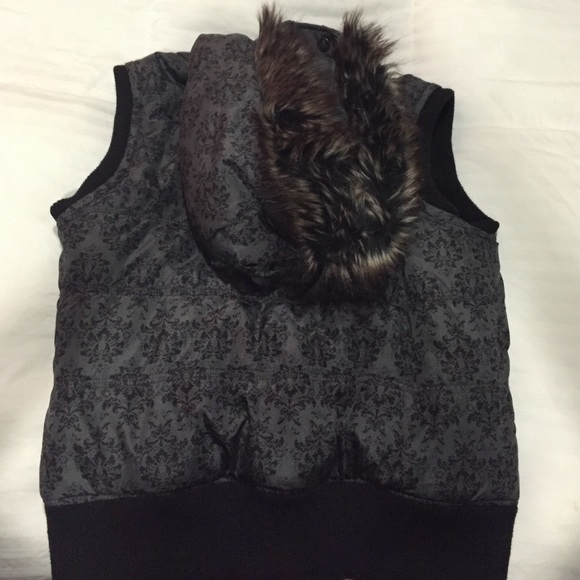 Reversible vest - Picture 2 of 4