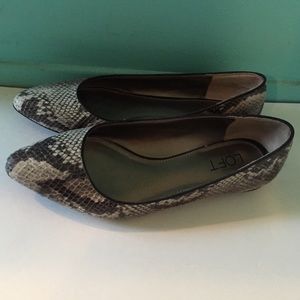 Ann Taylor LOFT Snakeskin Point-Toe Flats