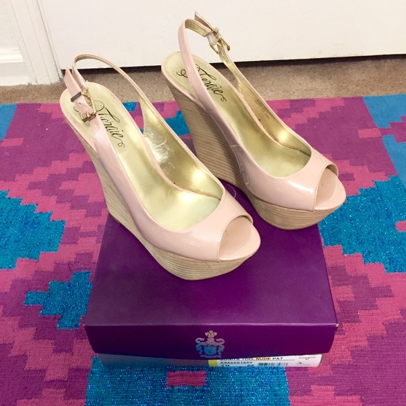 *SOLD* Fergie Bonita Too Nude Patent Wedges