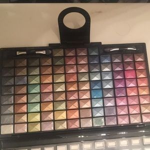 Eye shadow palette