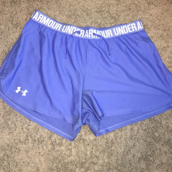 Size large under armour shorts