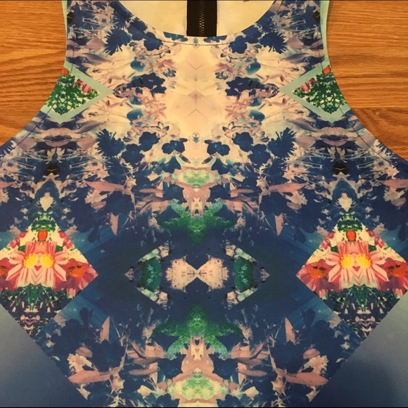 Racer back tank top - Picture 3 of 3