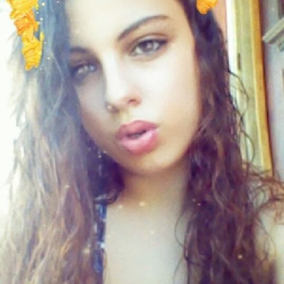 Meet your Posher, Gloria - Picture 1 of 1