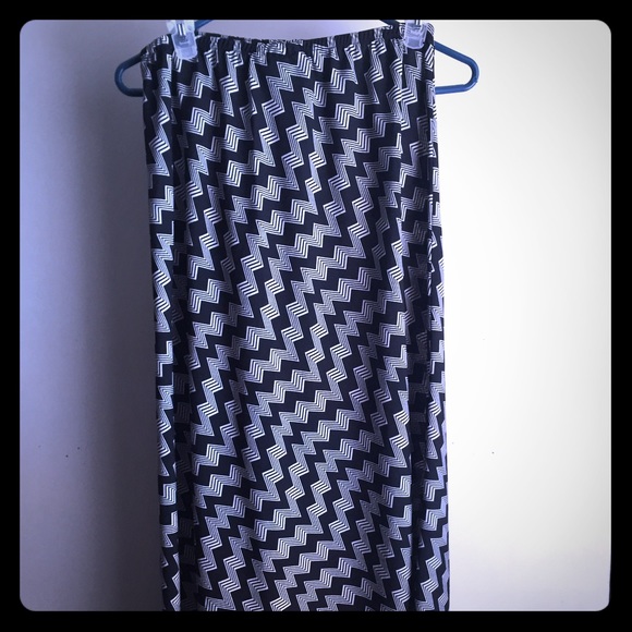 Patterned maxi skirt!!