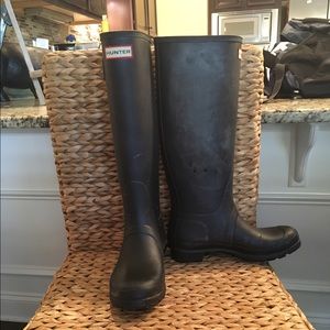 Hunter black matte tall rain boots