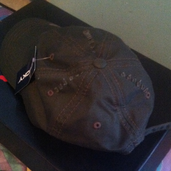 Decky hat - Picture 2 of 2
