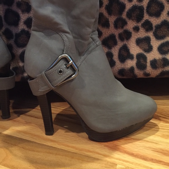 Heel boots - Picture 2 of 3