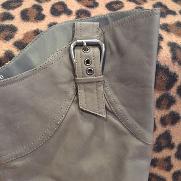 Heel boots - Picture 3 of 3