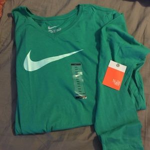 NWT NIKE LONG SLEEVE VNECK SWISH