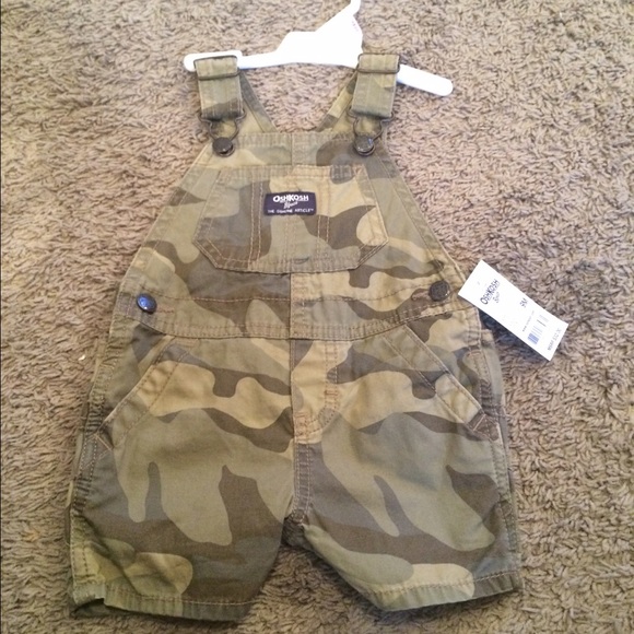 OshKosh camouflage bib shorts. NWT. SIZE 9 months