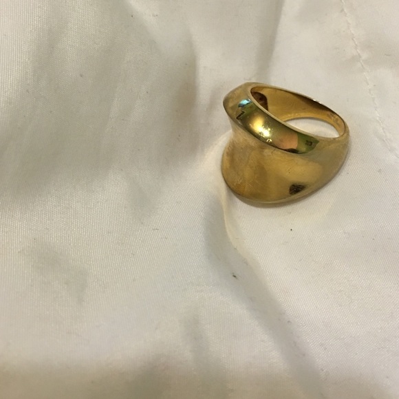 Ladies ring