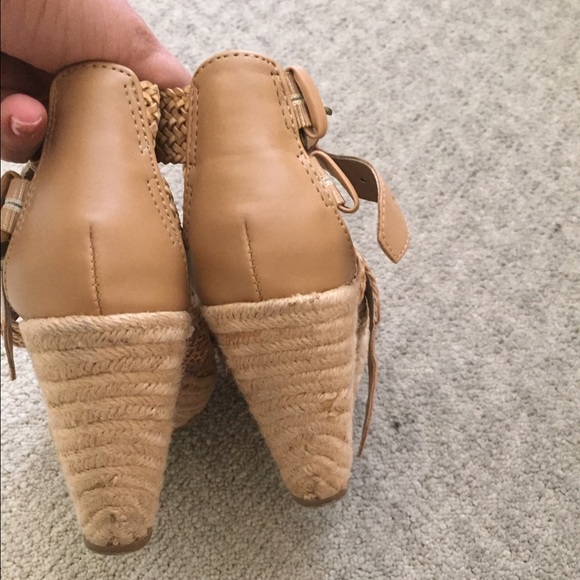 Tan heels. - Picture 2 of 4