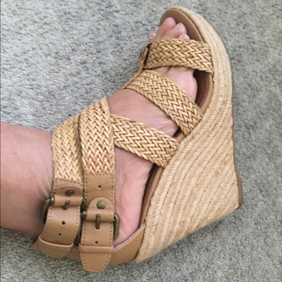 Tan heels. - Picture 4 of 4