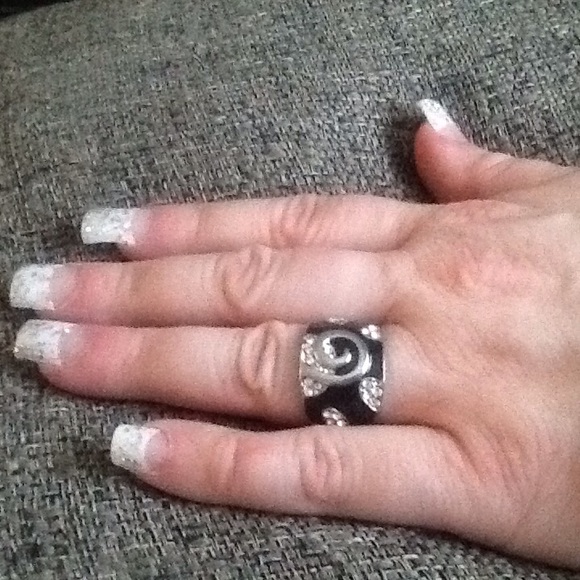 Jet black enameled surface with sparkling crystals - Picture 4 of 4