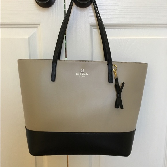 Kate Spade♠️Sawyer Street leather tote.