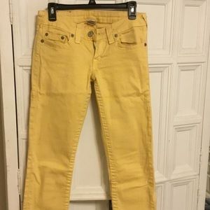 Cropped yellow jeans