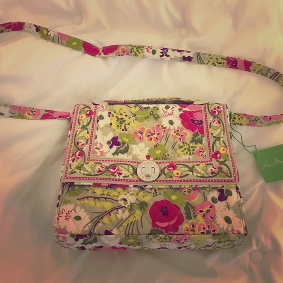 Vera Bradley cross shoulder bag.