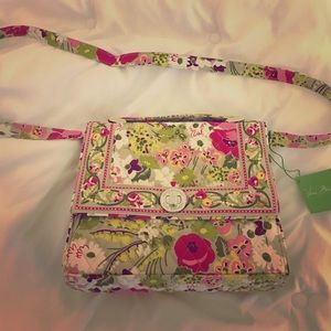 Vera Bradley cross shoulder bag.