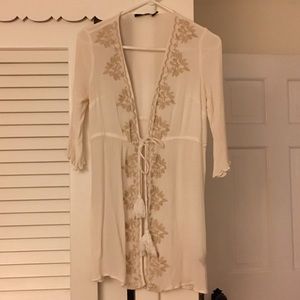 Ark & Co white embroidered cover up Small