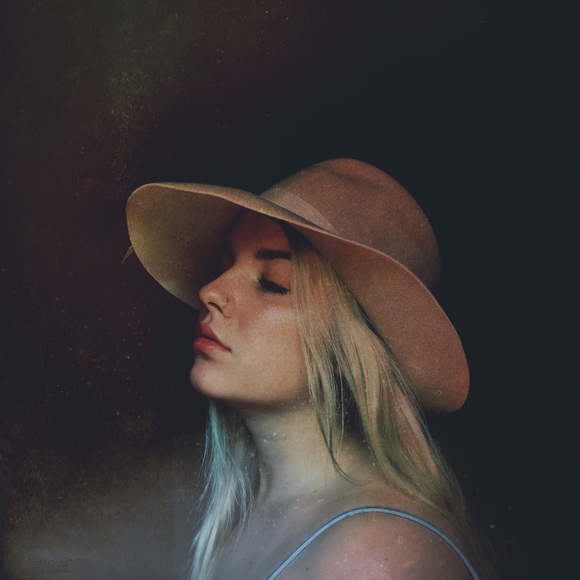 Meet your Posher, Johanna - Picture 2 of 3