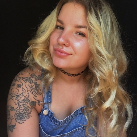 Meet your Posher, Johanna - Picture 3 of 3