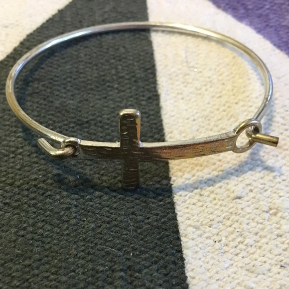 Silver cross bracelet