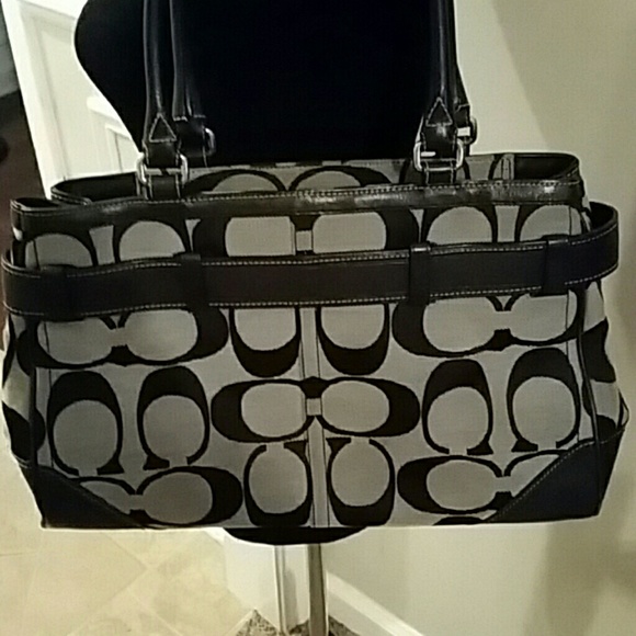 💯 Authentic Coach Purse - Picture 2 of 3