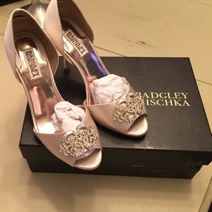 NWT Badgley Mischka 7.5 Salsa Heels champagne