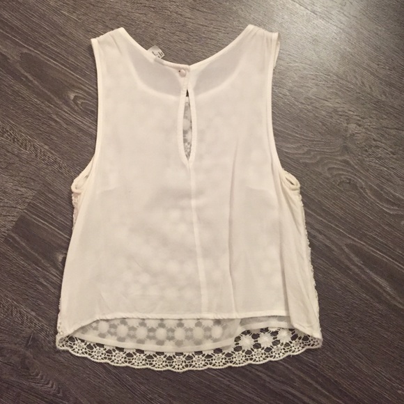 white lace crochet crop top - Picture 2 of 2