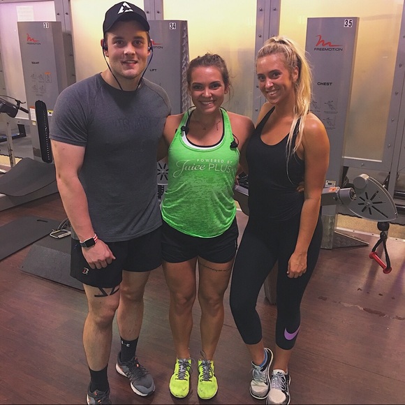 Meet your Posher, Ariel! - Picture 2 of 6