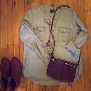 ALMOST NEW: Gap Fall Button Down Denim Shirt