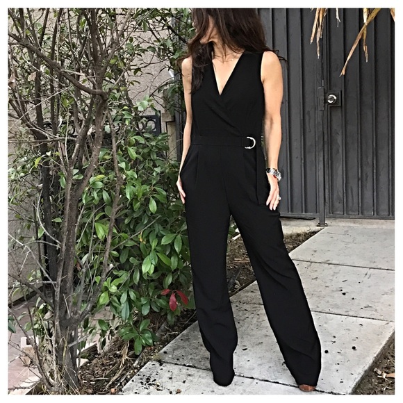 Pants - 🆕 Gorgeous black jumpsuit LAST ONE SALE
