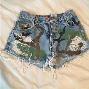 550 Camo Levi Shorts