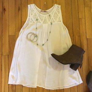 2 Time Host Pick! Flowy White Sleeveless Tunic