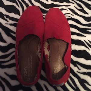 red TOMS