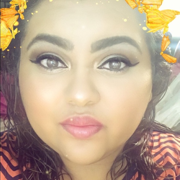 Meet your Posher, Paola