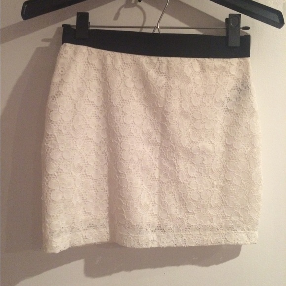 White lace pencil skirt