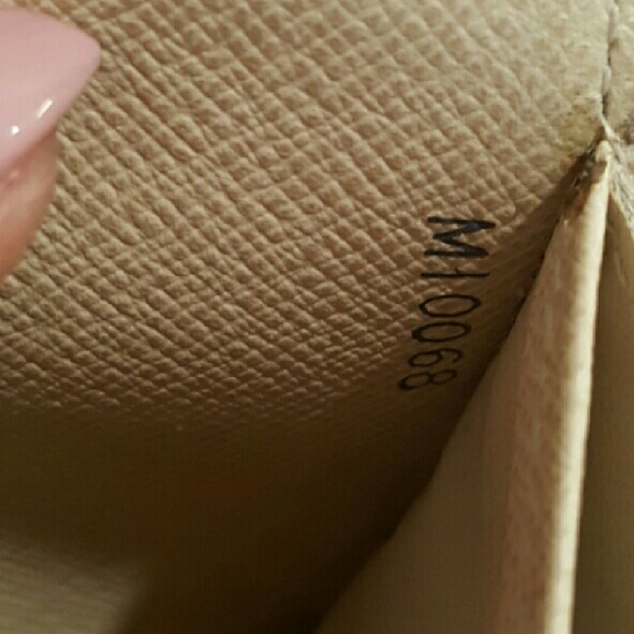 Considering Offers - LV Wallet - Picture 3 of 4