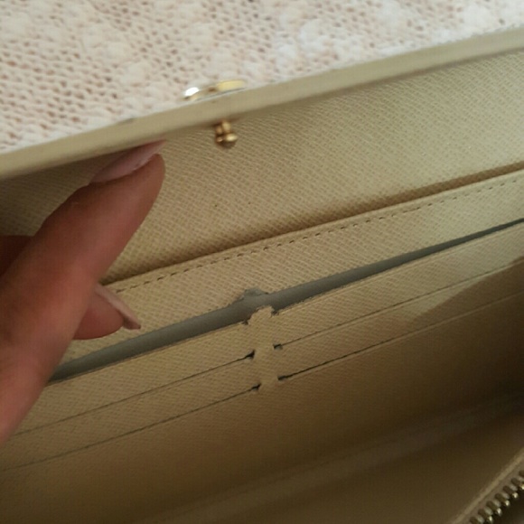 Considering Offers - LV Wallet - Picture 4 of 4