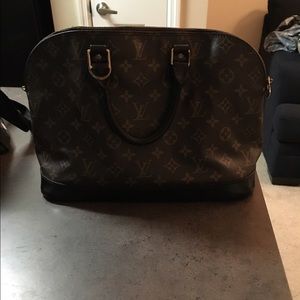 Authentic Louis Vuitton Alma pm