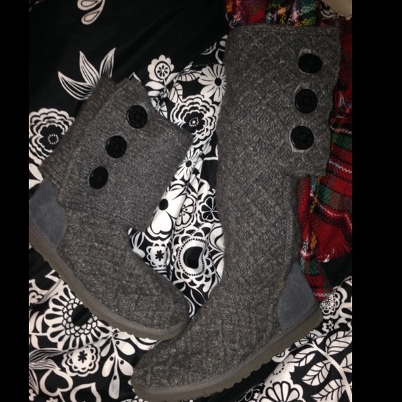 Woman's UGGS Lattice