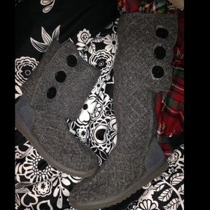 Woman's UGGS Lattice