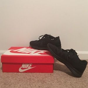 Nike Shoes (MAKE AN OFFER)