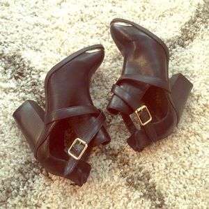 Rock&Republic Black boots size 7. Only Worn once!