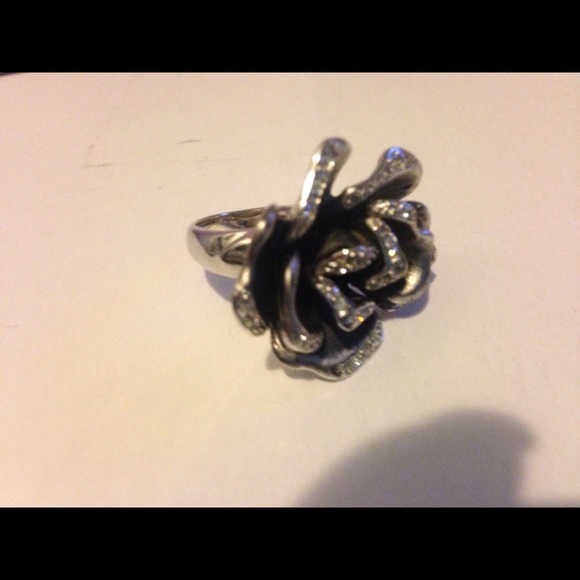 Black and silver flower ring size 7