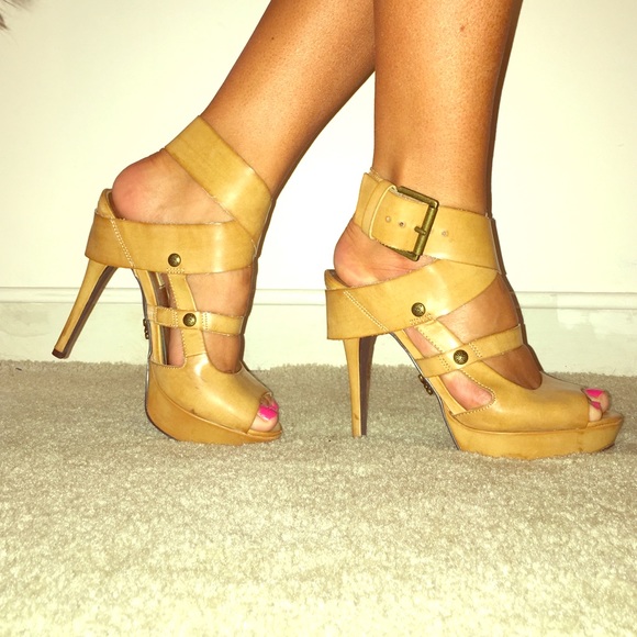Vera Wang tan platform heels