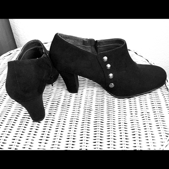Aerosoles Black Suede Ankle Booties