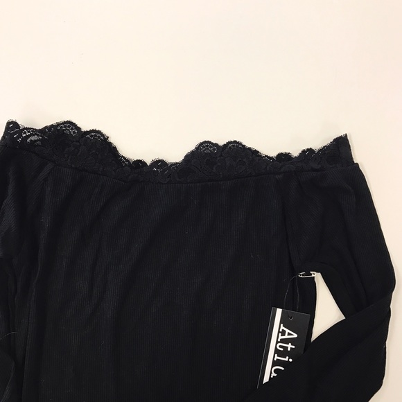 ✨ BACK IN STOCK Lace Off the Shoulder Top - Picture 3 of 3