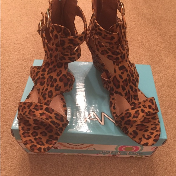 Wedge heels sandals. Leopard print