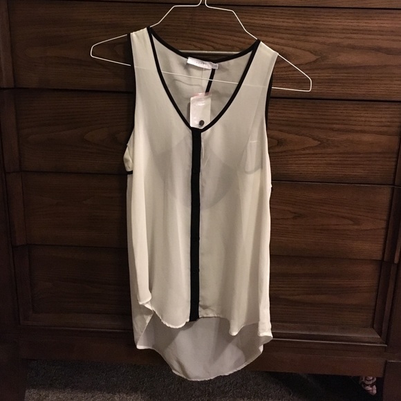 Tops - White tank